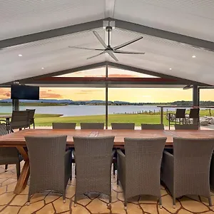 Tuscany On Tinaroo - Lakeside Luxury , Barrine Australia