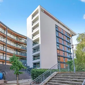 Deluxe Entire With 2x Bedrooms, 2x Bathrooms And A Big Living In The Olympic Park And Westfield At Stratford , London United Kingdom